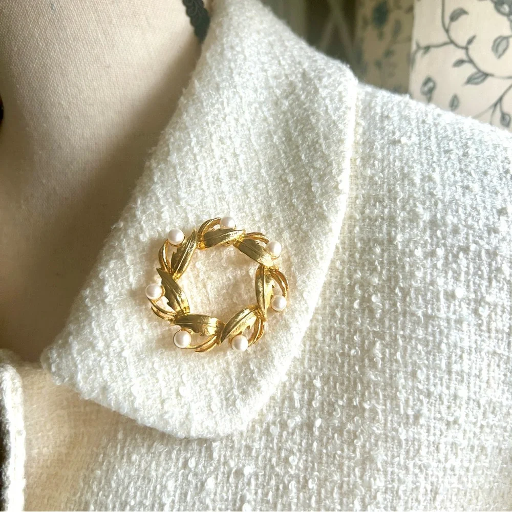 Vintage Napier Faux Pearl Wreath Brooch Goldtone Leaf Pin Classic 80s 90s